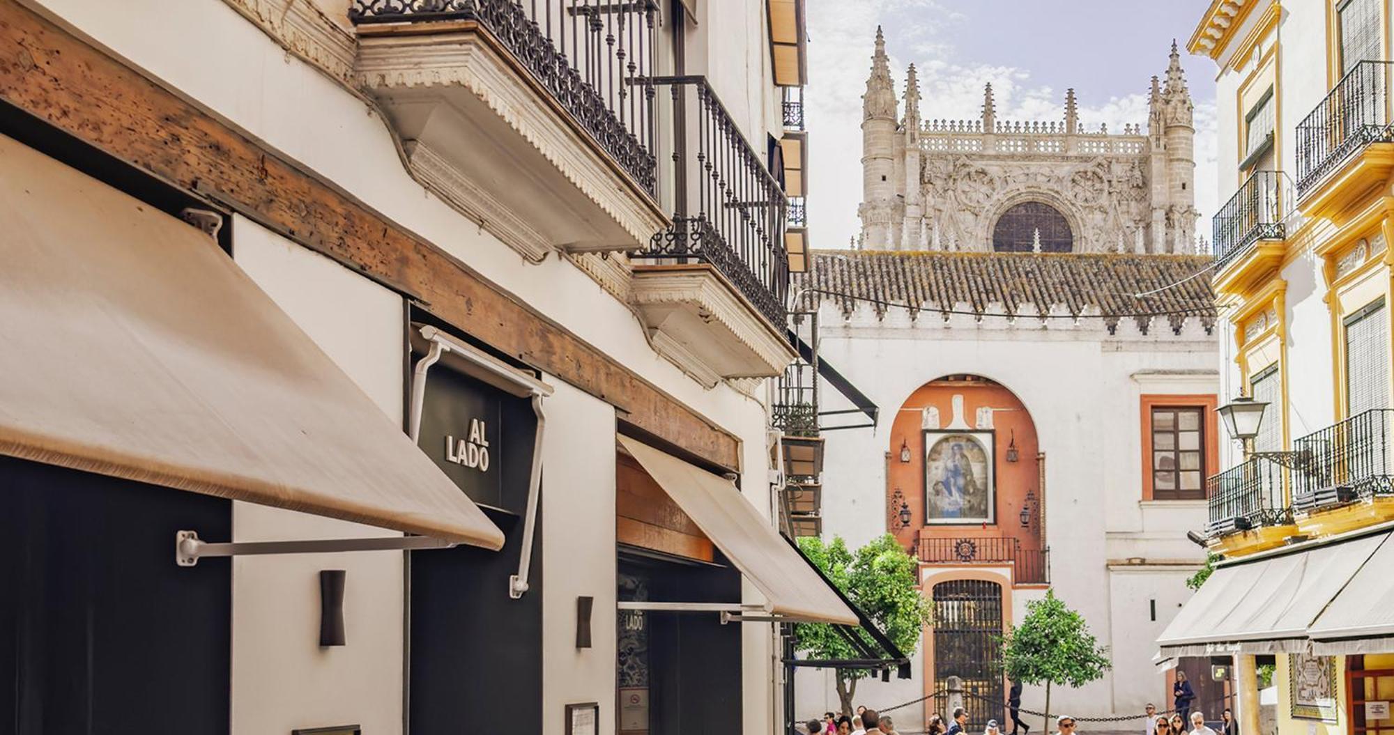 סביליה Eme Catedral Mercer Hotel מראה חיצוני תמונה A shop in Granada, Spain