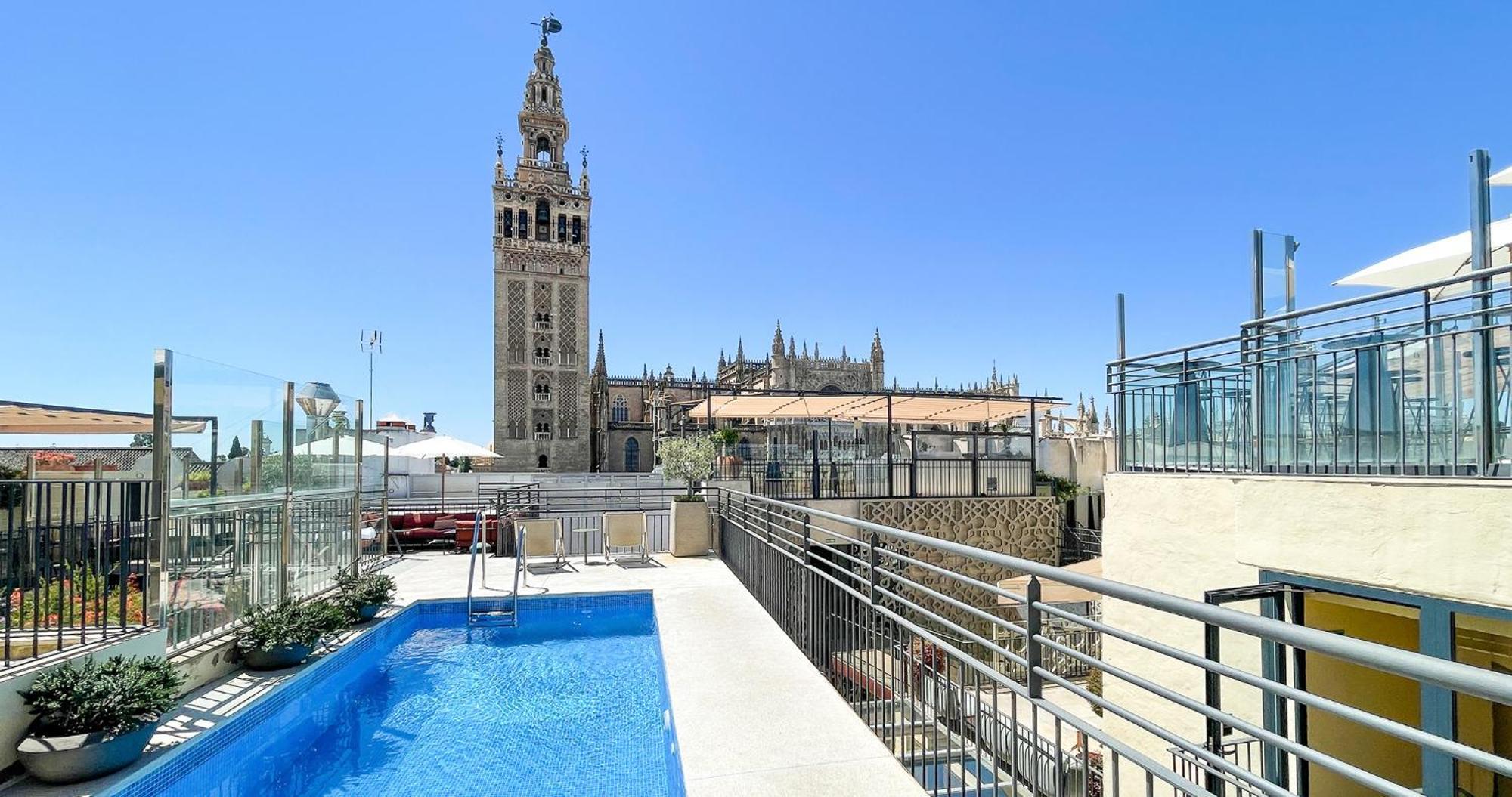 סביליה Eme Catedral Mercer Hotel מראה חיצוני תמונה Rooftop pool at Hotel Granada Center