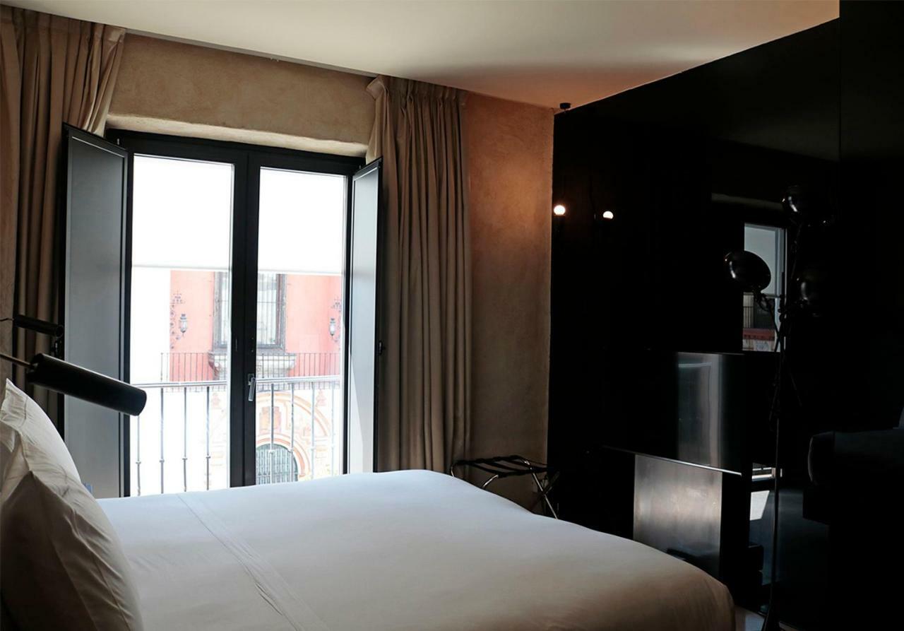 סביליה Eme Catedral Mercer Hotel מראה חיצוני תמונה A room at the hotel