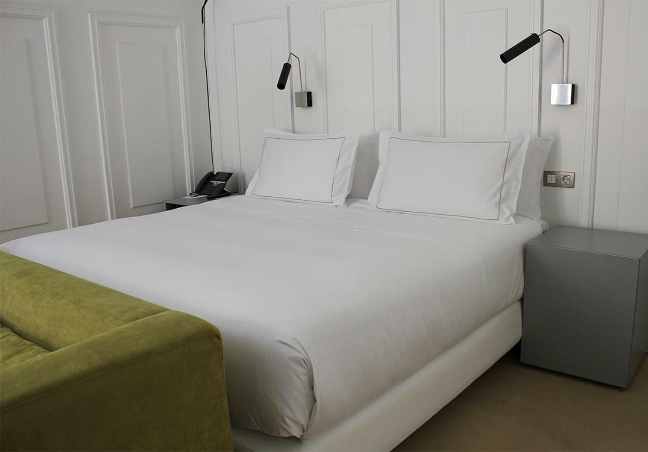 סביליה Eme Catedral Mercer Hotel מראה חיצוני תמונה A bed with a duvet