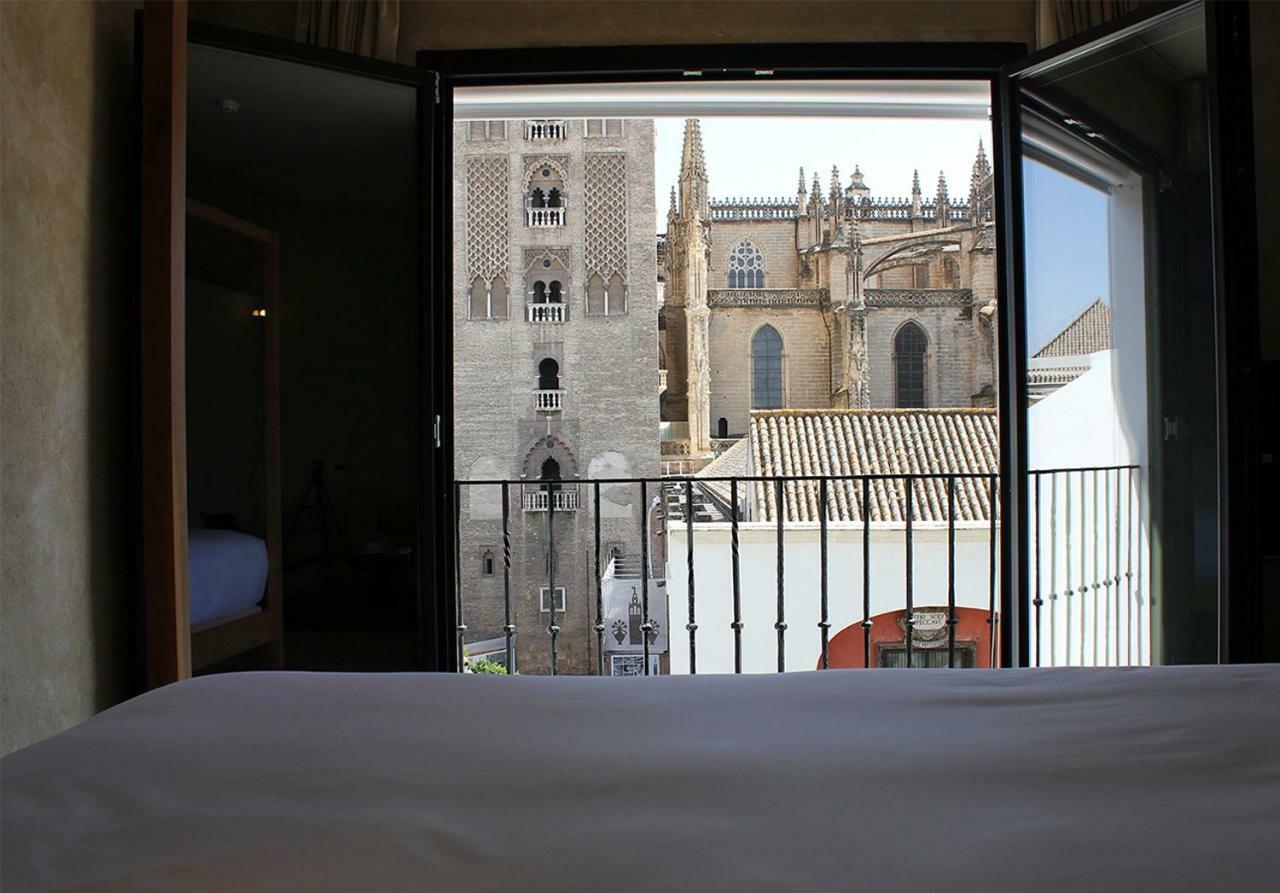 סביליה Eme Catedral Mercer Hotel מראה חיצוני תמונה View of the Cathedral of Seville from the hotel