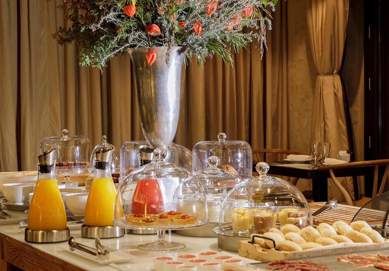 סביליה Eme Catedral Mercer Hotel מראה חיצוני תמונה A breakfast buffet